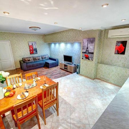 Apartments Of Bogdan Khmelnitsky Киев Экстерьер фото
