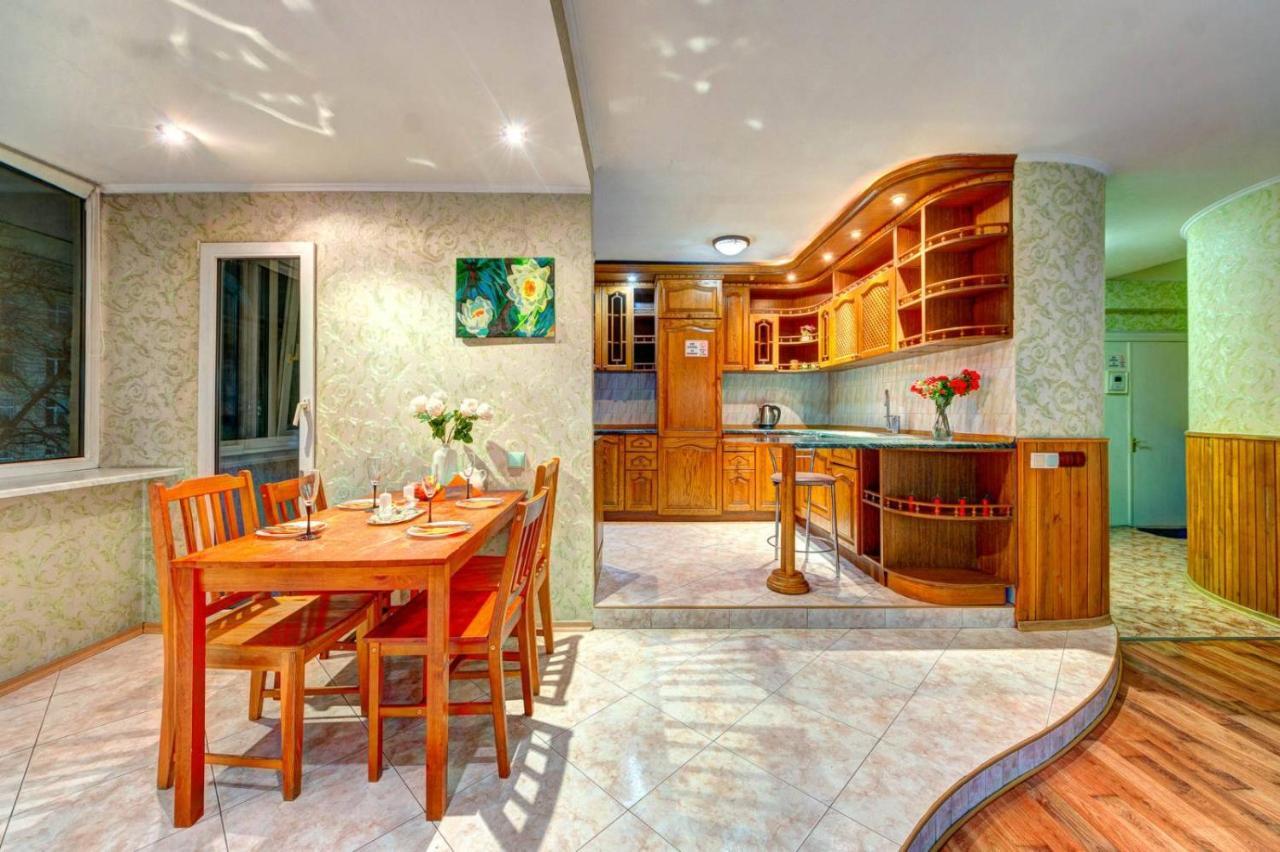 Apartments Of Bogdan Khmelnitsky Киев Экстерьер фото